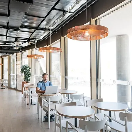 Hotel B&B Hotel Nyon 3*