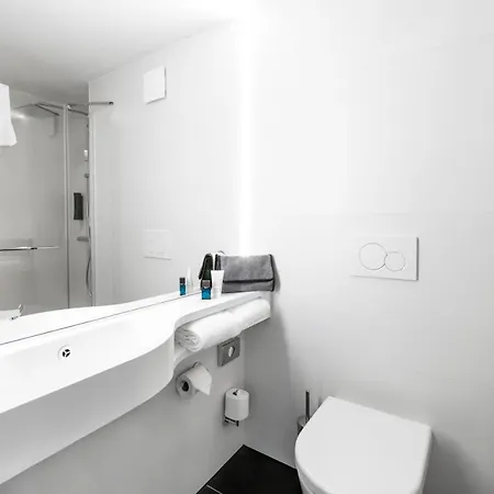 Hotel B&B Hotel Nyon 3*