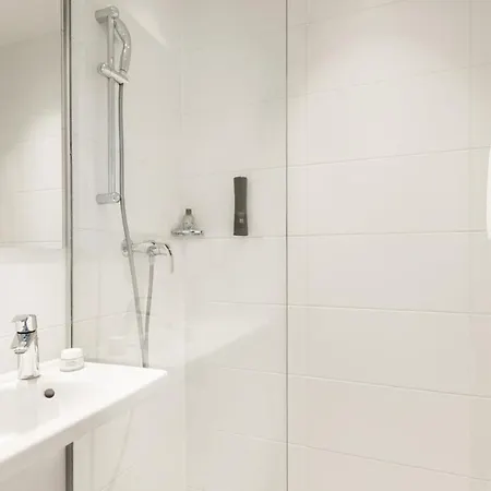B&B Hotel Nyon 3*