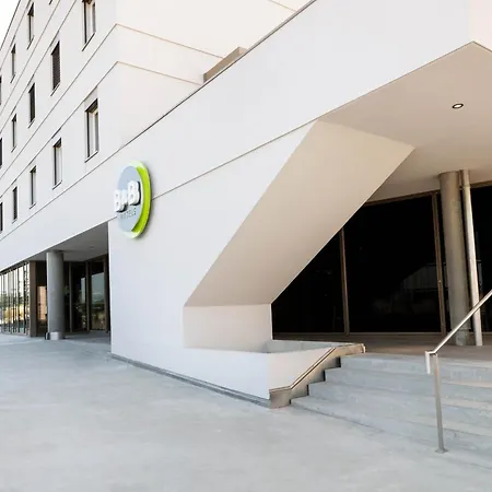 Hotel B&B Hotel Nyon 3*