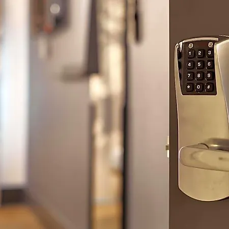 B&B Hotel Nyon فندق 3*