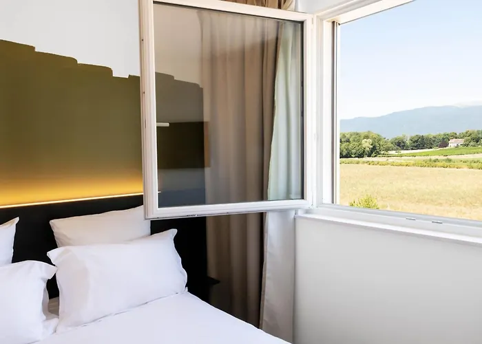 Hotel B&B Hotel Nyon 3*