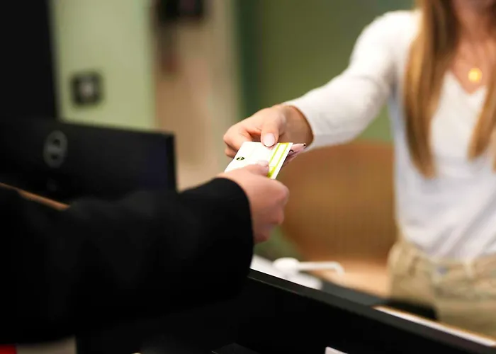 Hotel B&B Hotel Nyon 3*